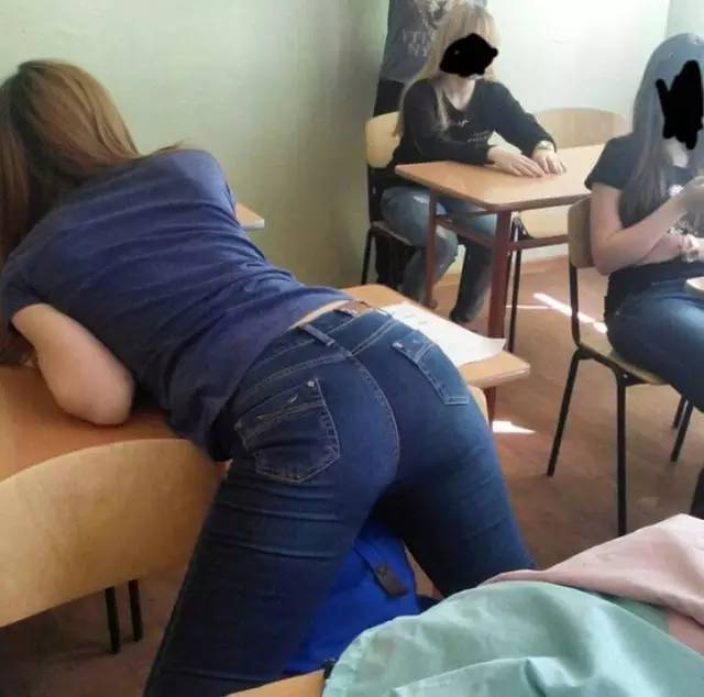 搞笑内涵图：同学请注意你的姿势，这样会引人犯罪的