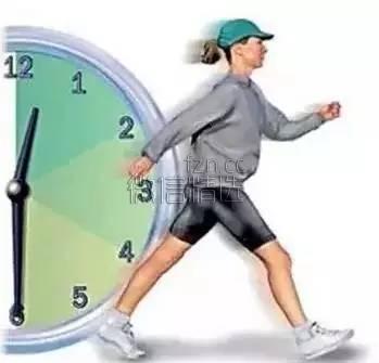 微信“晒步数”上瘾，每天暴走20000步，结果患上了滑膜炎。