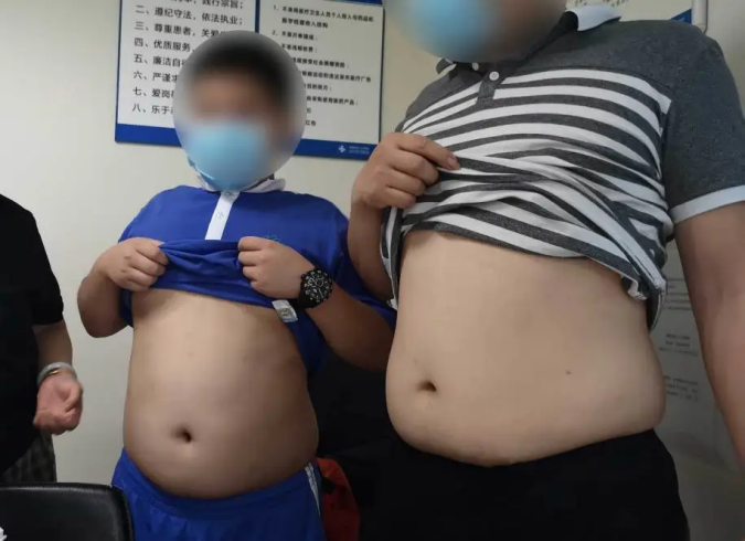 健康时报:11岁肝硬化、12岁脂肪肝,医生提醒,把孩子吃得白白胖胖,其实是害了孩子! 健康时报:11岁肝硬化、12岁脂肪肝,医生提醒,把孩子吃得白白胖胖,其实是害了孩子!